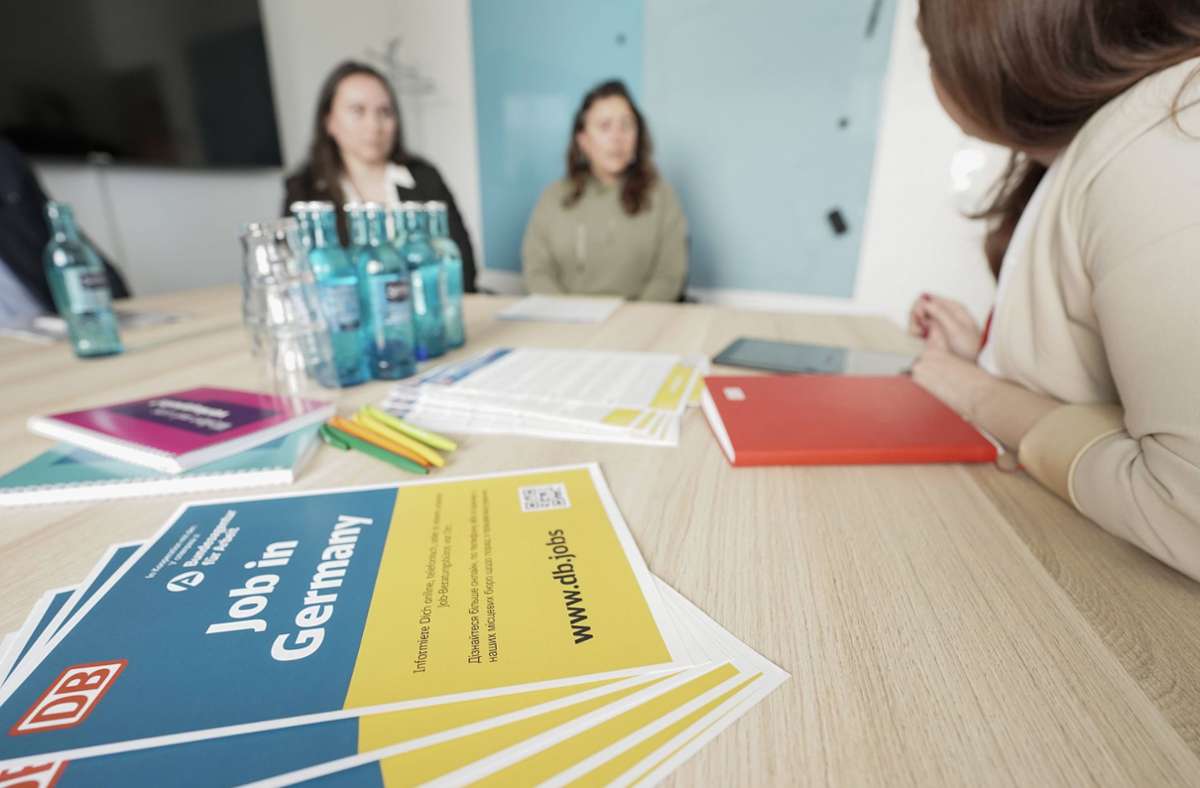Arbeitsmarkt: Mehr ukrainische Geflüchtete finden Jobs in Deutschland