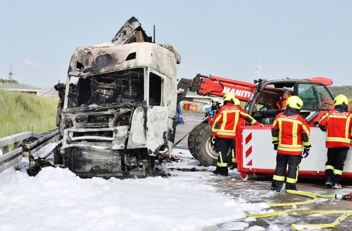 Lkw-Brand auf der Autobahn: A8 nach München bei Merklingen gesperrt