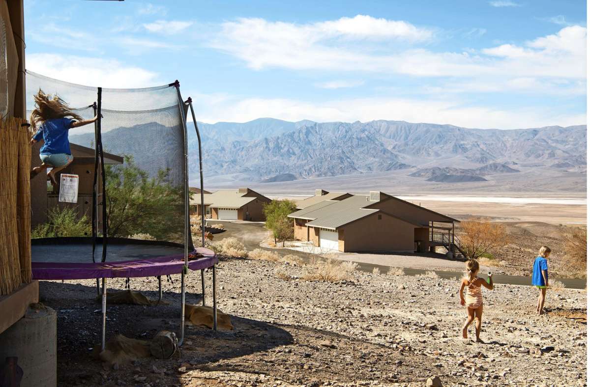 Familie im   Death Valley: Wie lebt es sich im Tal des Todes?