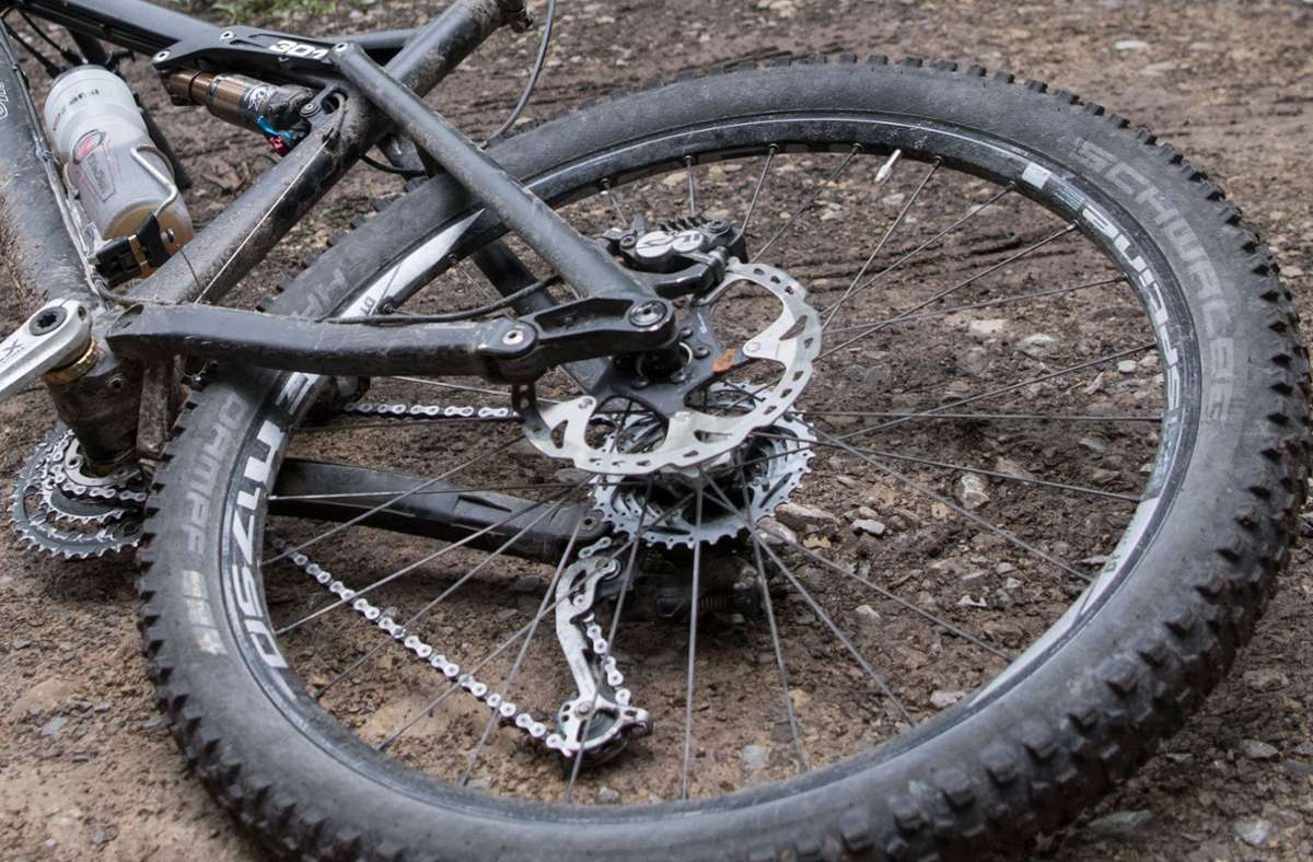 Radunfall bei Großingersheim: Räder streifen sich beim Überholen