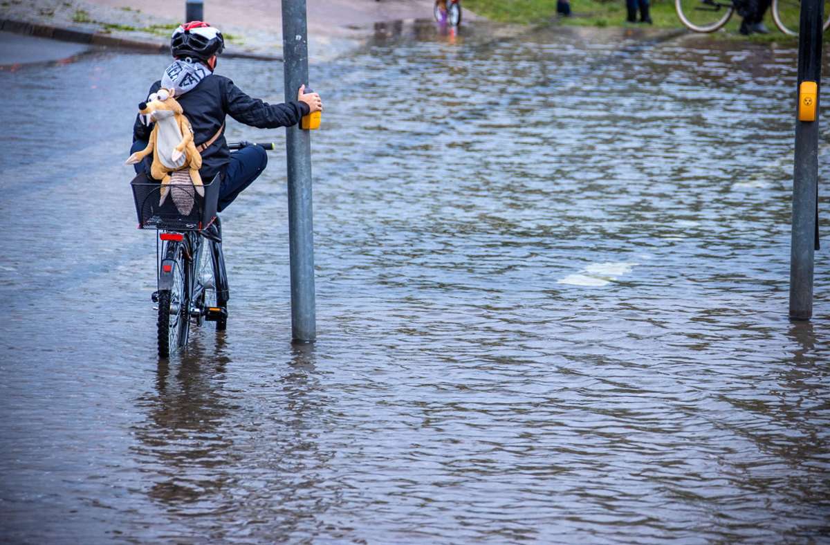 Eine Überschwemmung gab es  im Oktober in Wismar, Mecklenburg-Vorpommern. (Archivbild) Foto: dpa/Jens Büttner