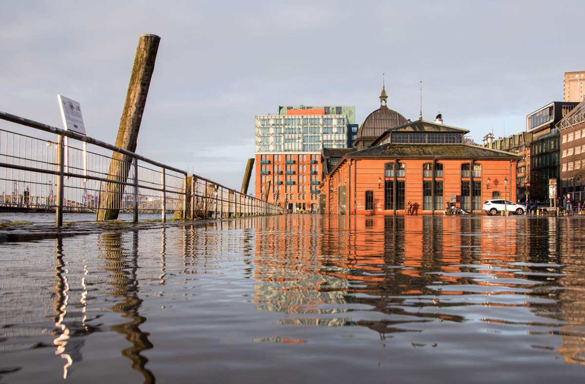 Hamburg: Sturmflut überschwemmt Fischmarkt erneut