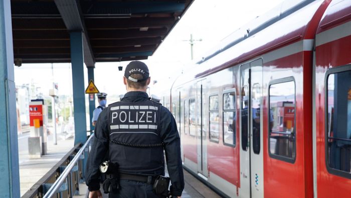 Reisender in S-Bahn attackiert – Bundespolizei sucht Zeugen