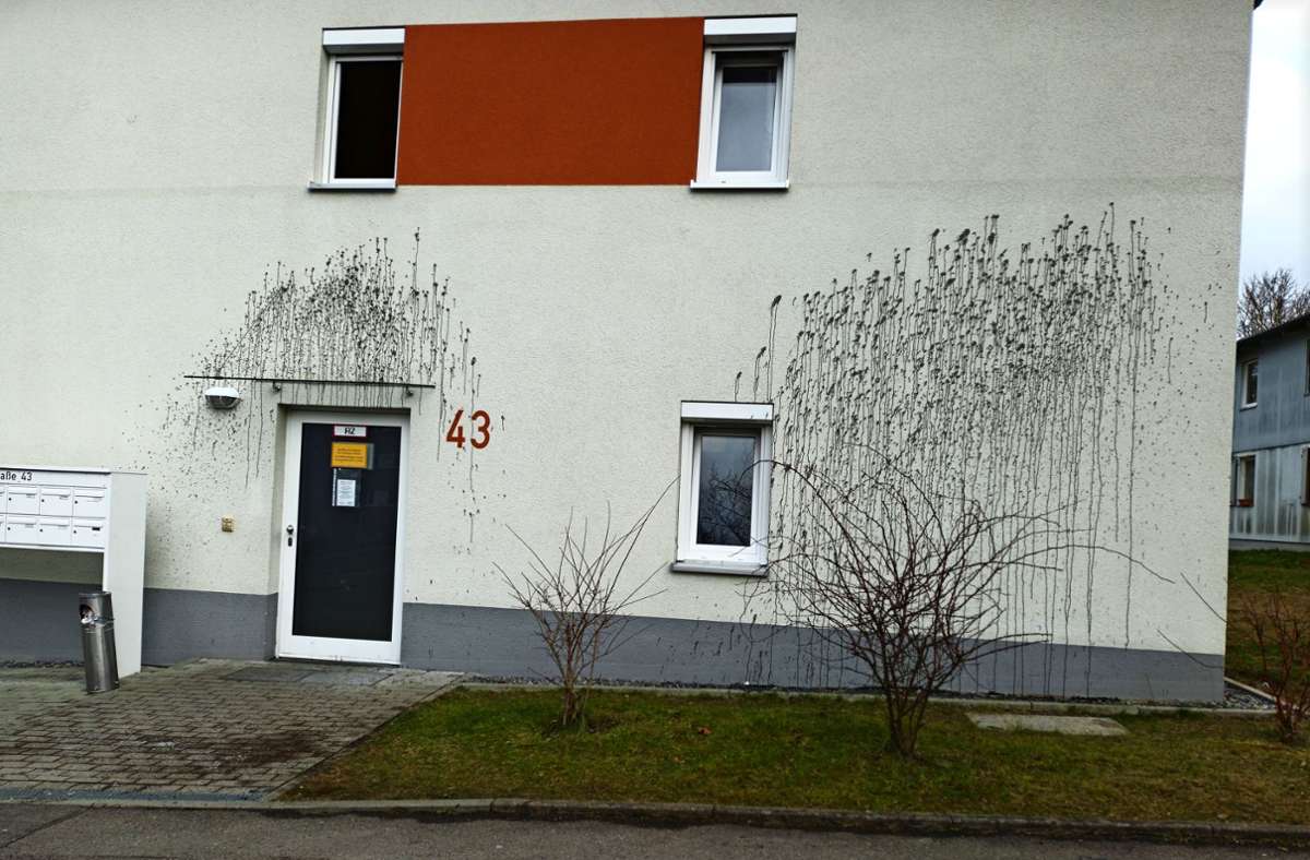 In der Eugen-Bolz-Straße in Böblingen: Flüchtlingsunterkunft mit schwarzer Farbe beschmiert