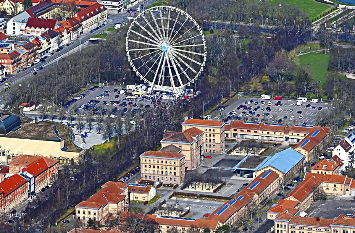 Das Riesenrad in Ludwigsburg stand von Februar bis September 2022 auf der Bärenwiese in Ludwigsburg. Laut ChatGPT ist es jedes Jahr da – auf dem Marktplatz.