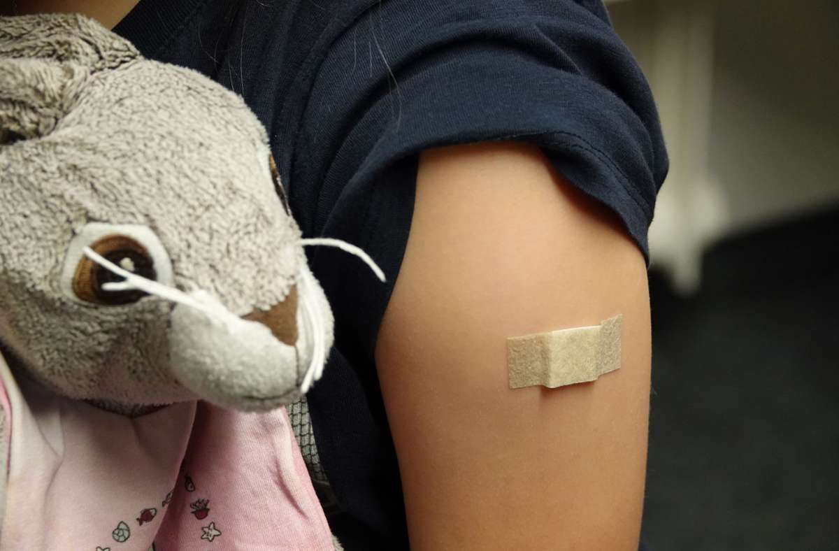 Knapp 12-Jährige in schwieriger Lage: Sollen Kinder ohne Empfehlung der Stiko geimpft werden?