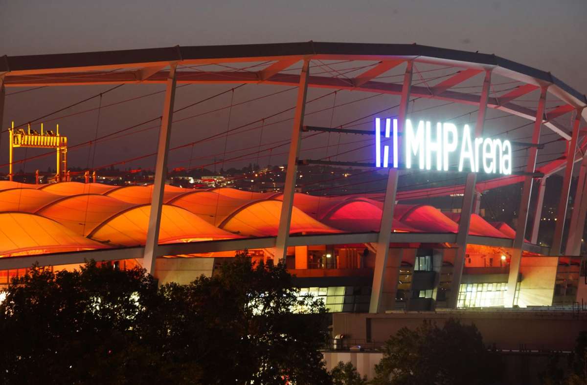 MHP-Arena in Stuttgart: Der VfB lässt das Stadiondach in Brustringfarbe leuchten.