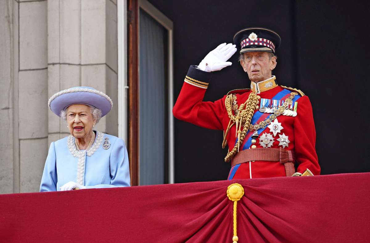 Königin Elizabeth II. und der Herzog von Kent beobachteten vom Balkon des Buckingham Palast aus Geburtstags-Parade Trooping the Colour am ersten von vier Tagen der Feierlichkeiten zum Platinjubiläum der Queen.