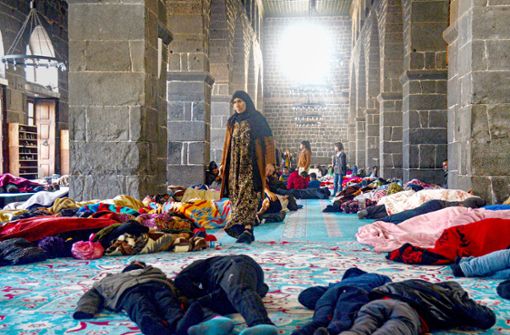 In der  Großen Mosche von Diyarbakir fanden Erdbebenopfer Zuflucht, doch längst nicht alle Gotteshäuser blieben unversehrt. Foto: AFP/ILYAS AKENGIN