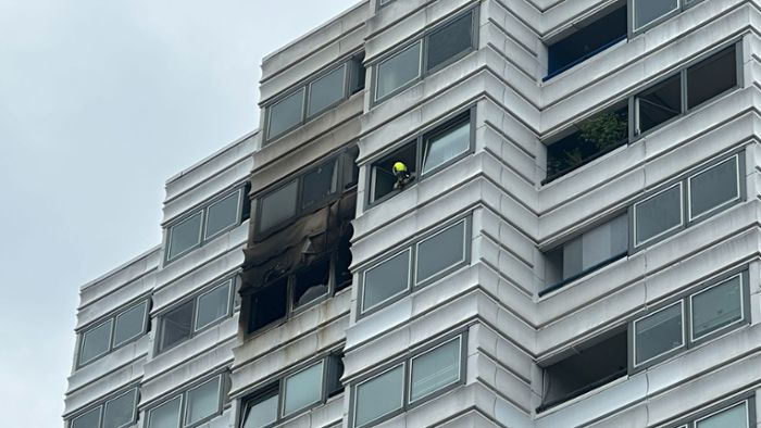 Zwei Menschen nach Sprung aus brennendem Hochhaus gestorben
