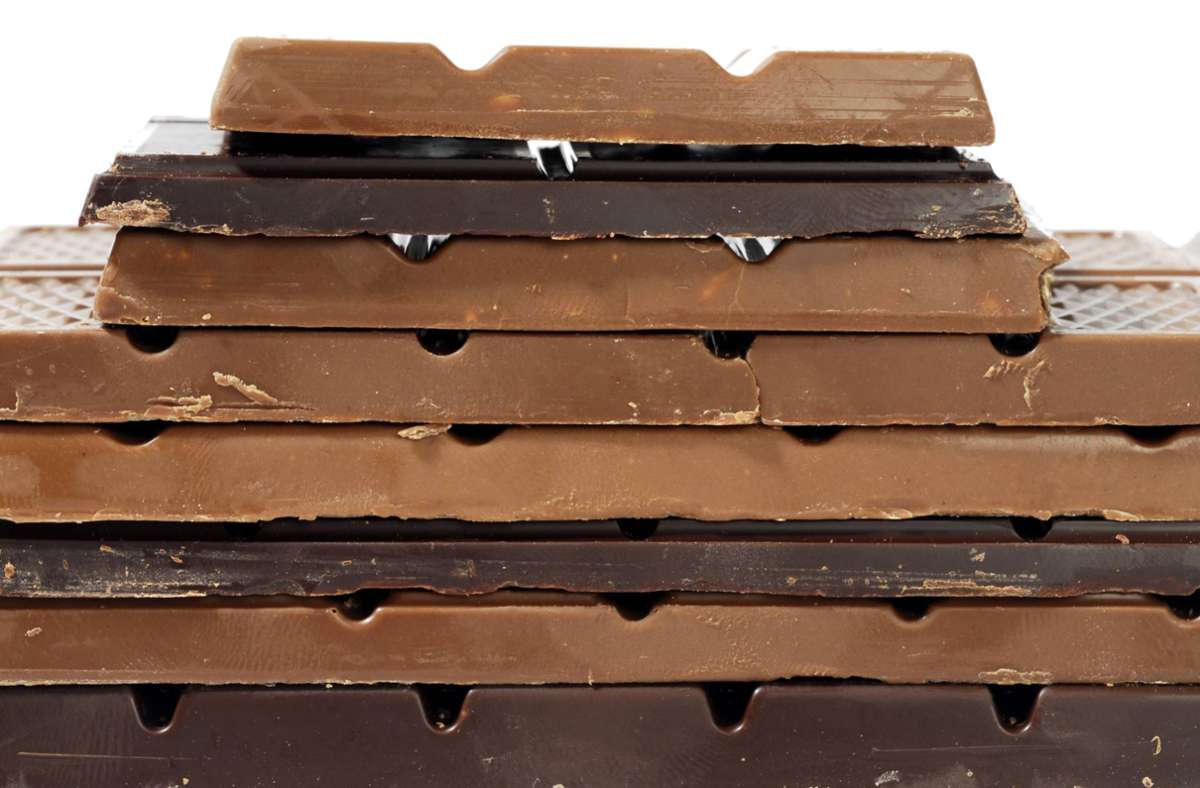 Die mutmaßlichen Diebe hatten jede Menge Schokolade im Gepäck. (Symbolbild) Foto: IMAGO / Niehoff