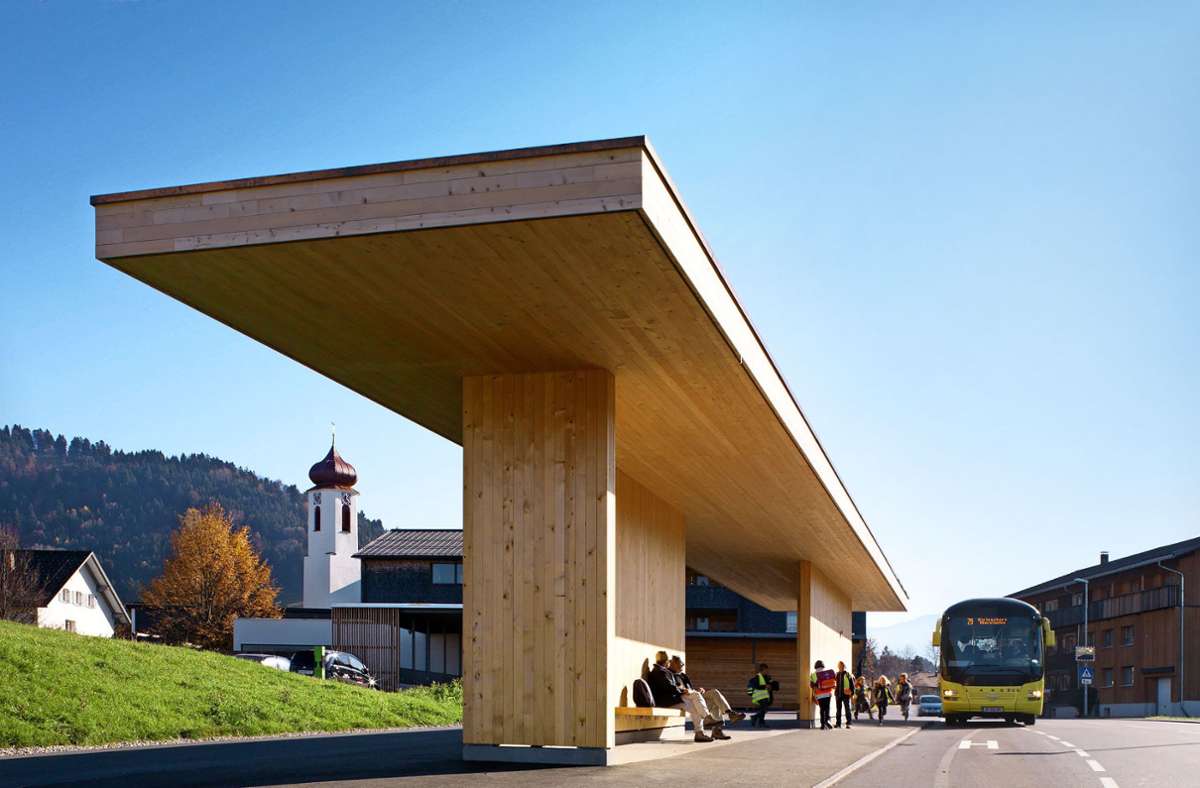 Da wartet man doch gerne  auf den Bus: Haltestelle im österreichischen Krumbach
