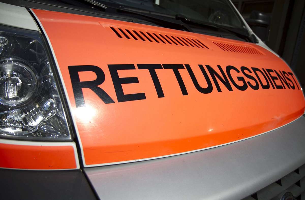 Schwer verletzt in Ehningen: 90-jährige auf Pedelec kollidiert mit Mercedes von 78-Jährigem
