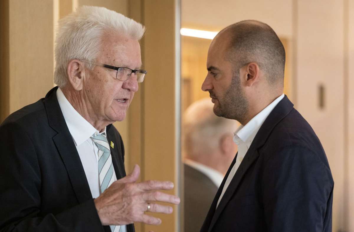 Klimaschutz kostet: Ministerpräsident Kretschmann und sein Finanzminister Bayaz (rechts). Foto: dpa/Marijan Murat