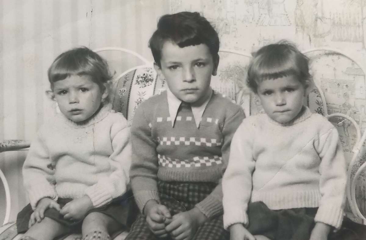 Mary (links) und Gisela mit ihrem drei Jahre älteren Bruder Helmut