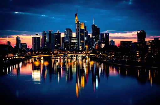 Der Commerzbank-Tower überstrahlt die Frankfurter Skyline. Derzeit kann das Institut auch mit seinen Zahlen glänzen. Foto: imago//Raphael Schmitt