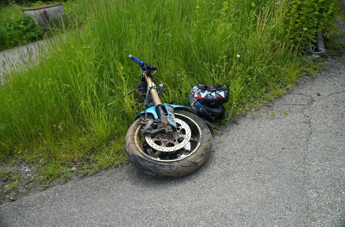 Am Samstagmittag gegen 11:30 Uhr verletzte sich ein  Motorradfahrer schwer bei Steinenbronn.