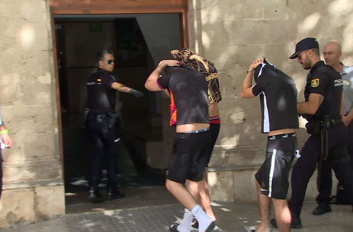 Vorwurf der Gruppenvergewaltigung: Sechs deutschen Mallorca-Urlaubern droht U-Haft