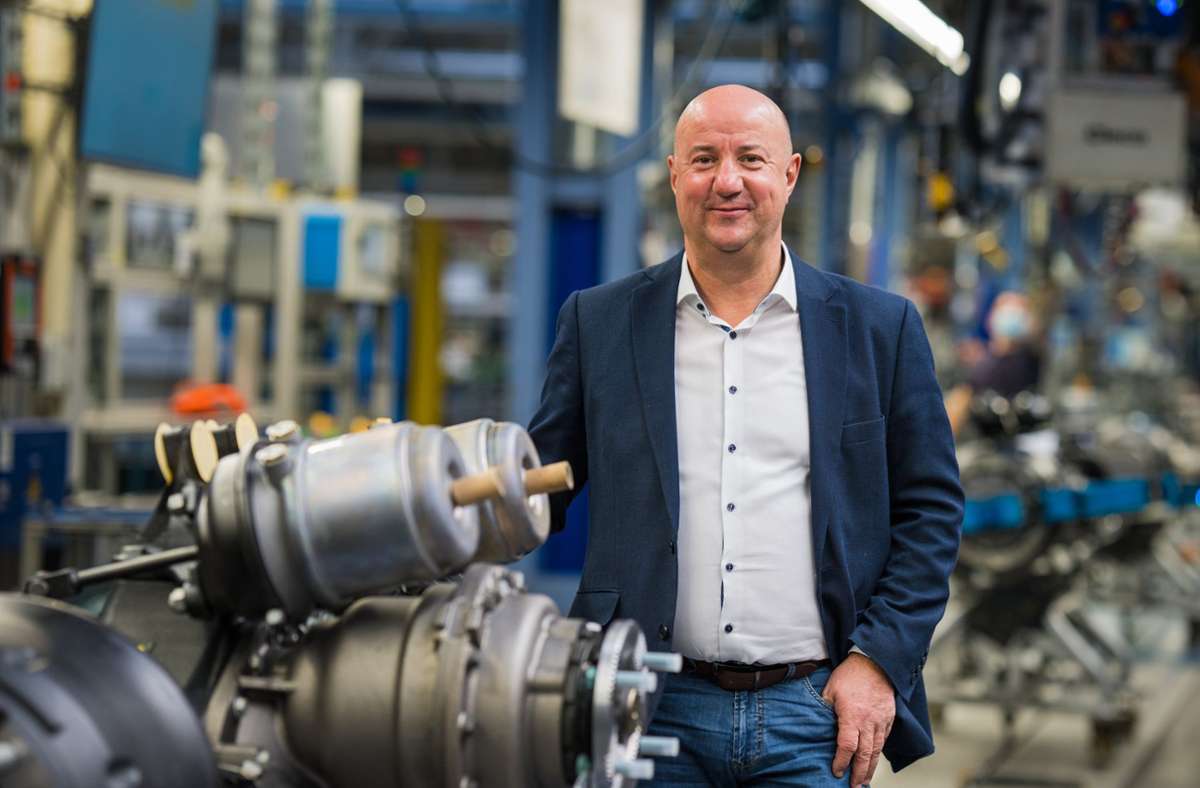 Daimler Truck: Betriebsratschef besorgt um Industriestandort Deutschland