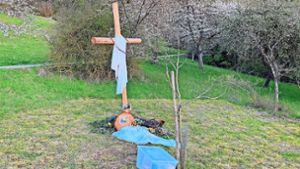 Rätsel in Herrenberg: Wieso steht auf dem Weg zum Schönbuchturm ein Kreuz?