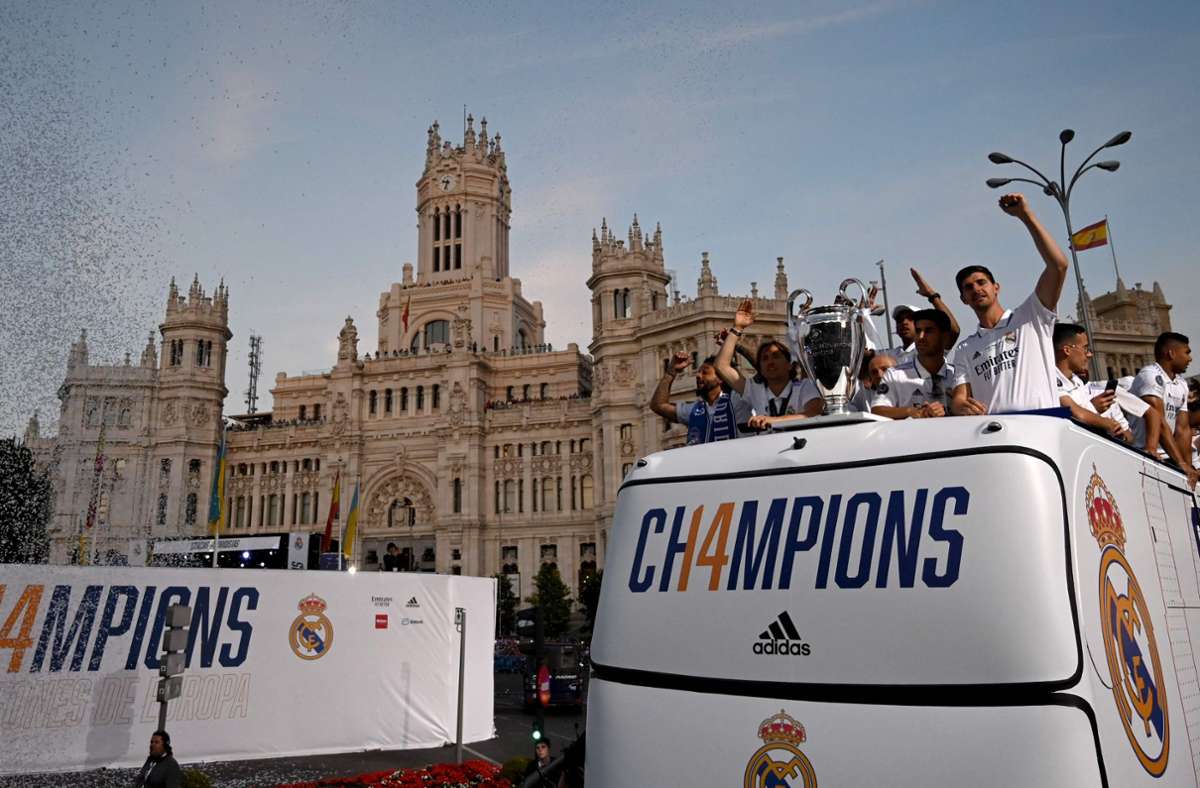 Real Madrid: Zehntausende bejubeln Real-Team bei Siegesfeiern in Madrid