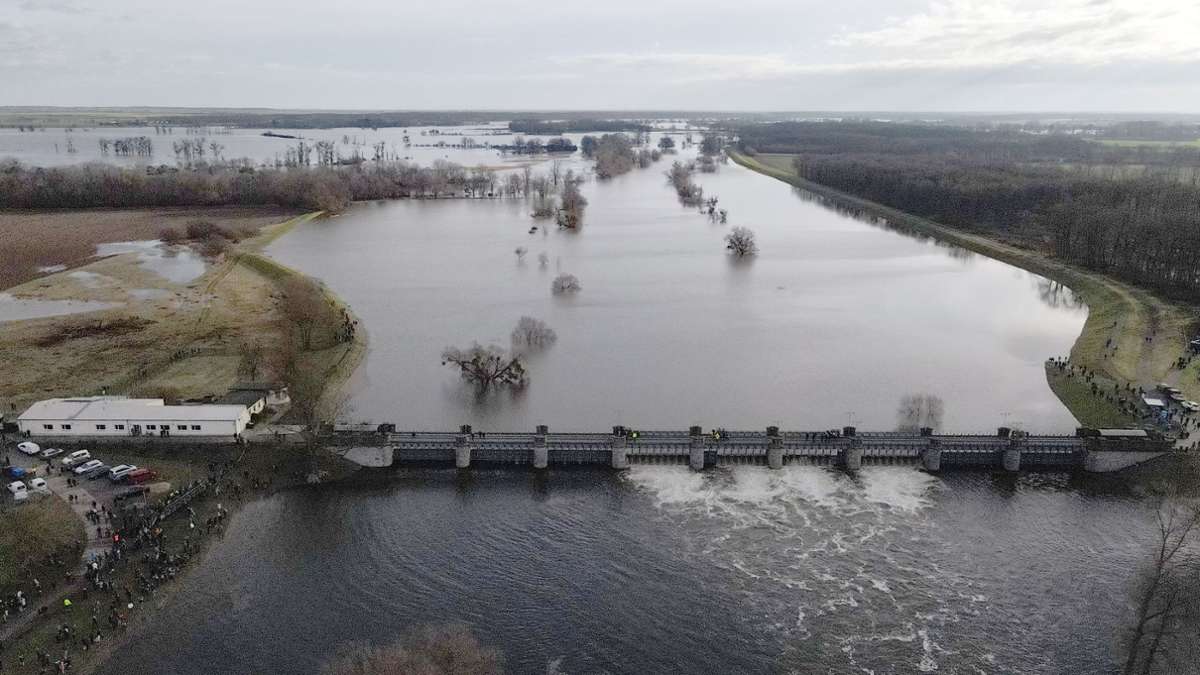 Überflutungen in Deutschland: Hochwasserlage entspannt sich weiter - Landkreis entlässt erste Helfer aus Einsatz