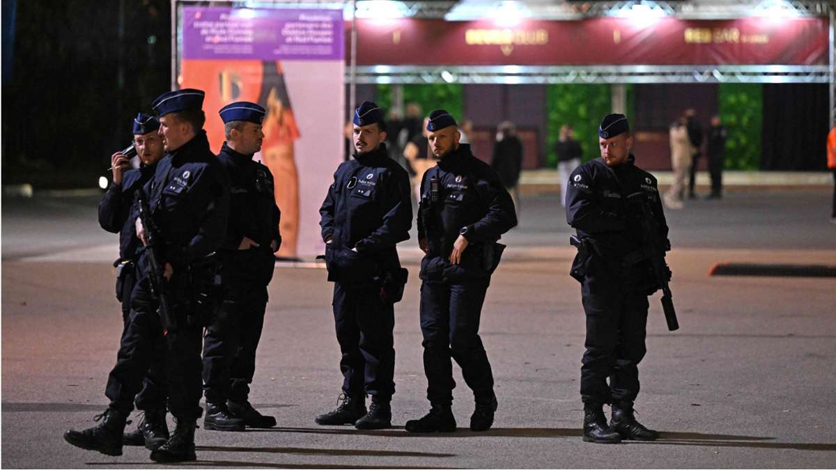 Die Polizei in Brüssel fahndet weiter nach dem flüchtigen Täter.