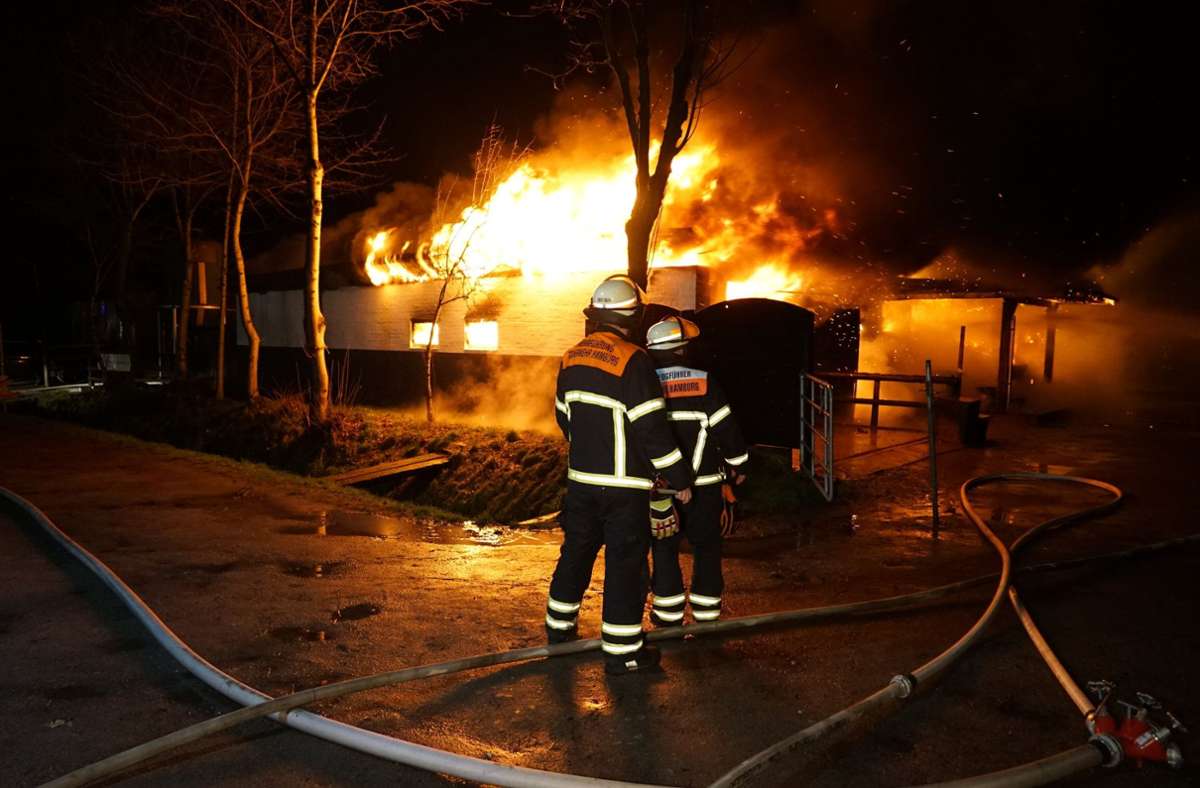 Stallbrand in Schleswig-Holstein: Neun Pferde sterben in den Flammen