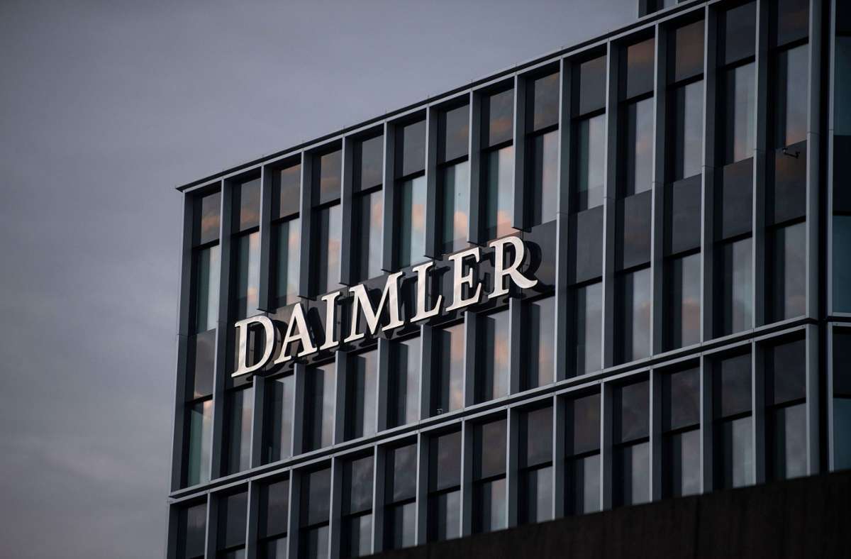 Daimler will 20.000 Stellen abbauen und Mitarbeiter intern auf freie Stellen versetzen. Manche Betroffene fühlen sich dabei so unfair behandelt, dass sie vor Gericht gehen. Foto: dpa/Marijan Murat