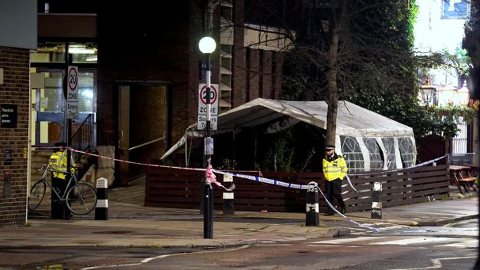 Aus Auto auf Trauergäste geschossen - lange Haft für Männer in London