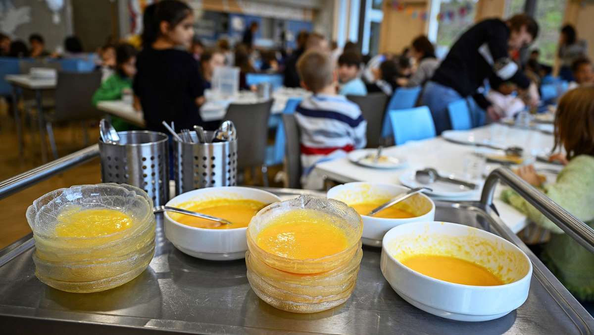 Streit  um Schulmensen in Baden-Württemberg: Schüler bekommen immer weniger Fleisch
