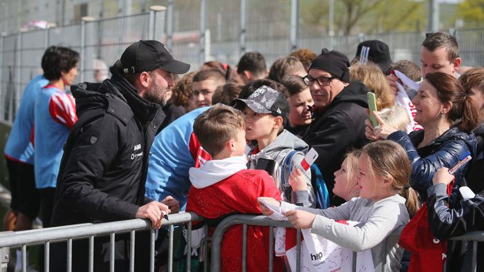 Die Fans strömen in Massen zum VfB