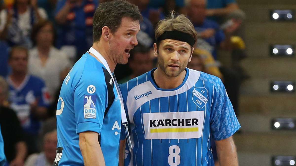 Markus Baur  (li.) als   Coach und Michael Schweikardt als Spieler 2017 beim TVB Stuttgart, am Freitag stehen sie sich als Trainer-Rivalen gegenüber.
