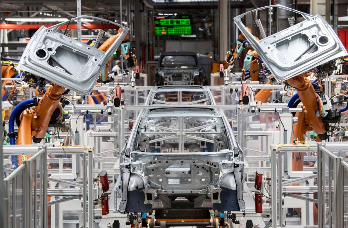 Lage der Autoindustrie: Wie Autobauer mit dem Chipmangel umgehen