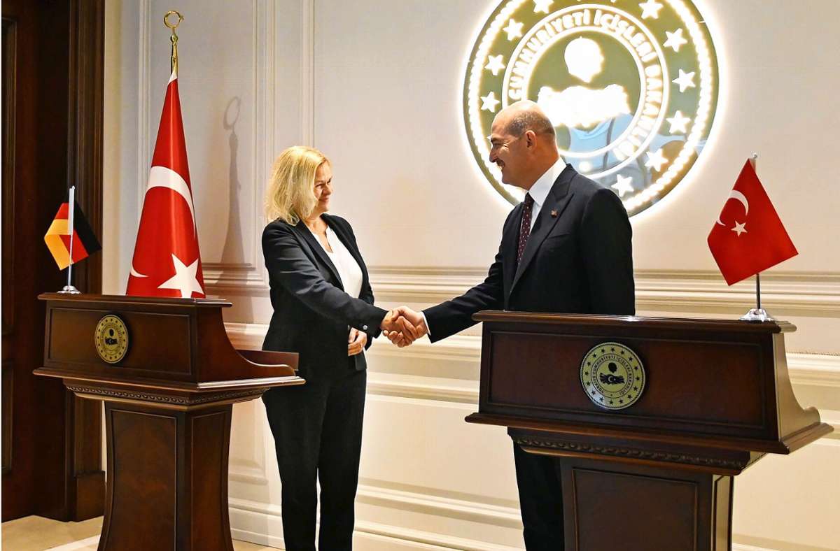 Türkeibesuch: Bundesinnenministerin Faeser vermeidet scharfe Töne in Ankara