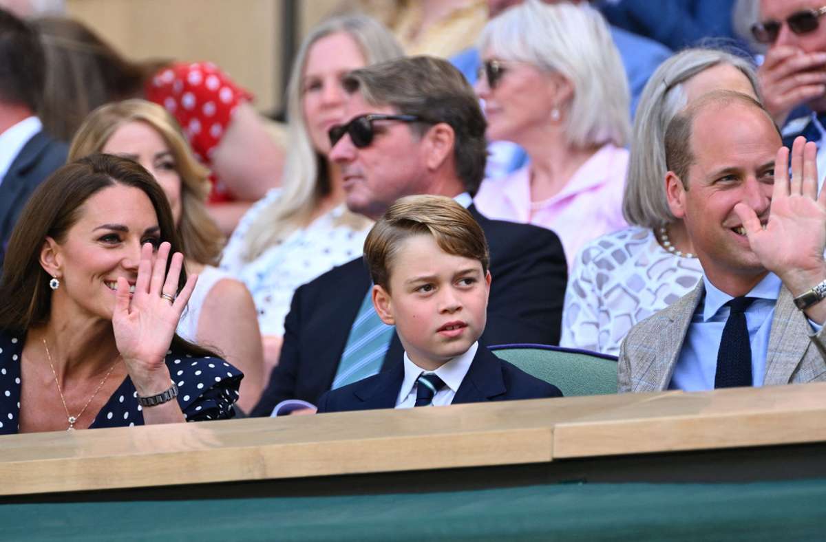 Winke, winke: In der „Royal Box“ sahen Herzogin Kate, Prinz William und ihr Sohn George viele bekannte Gesichter.