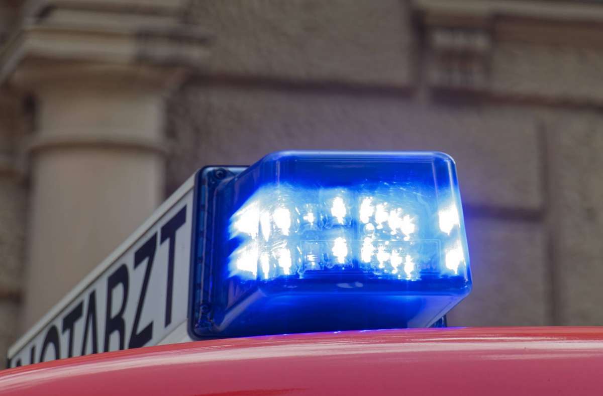 Friedrichshafen: 68-Jähriger soll mit eigenem Blut auf Einsatzkräfte gespritzt haben