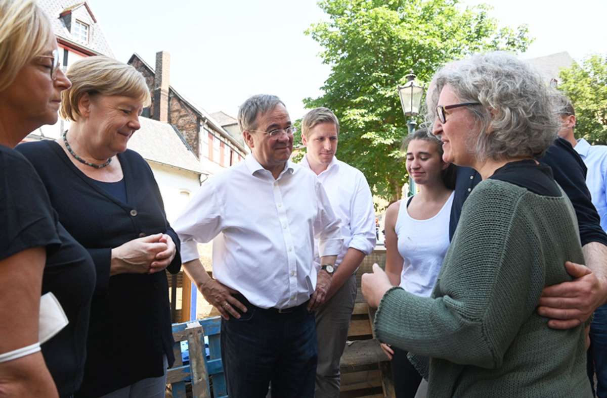Hilfe des Bundes: Merkel sagt Flutopfern rasche Hilfe zu