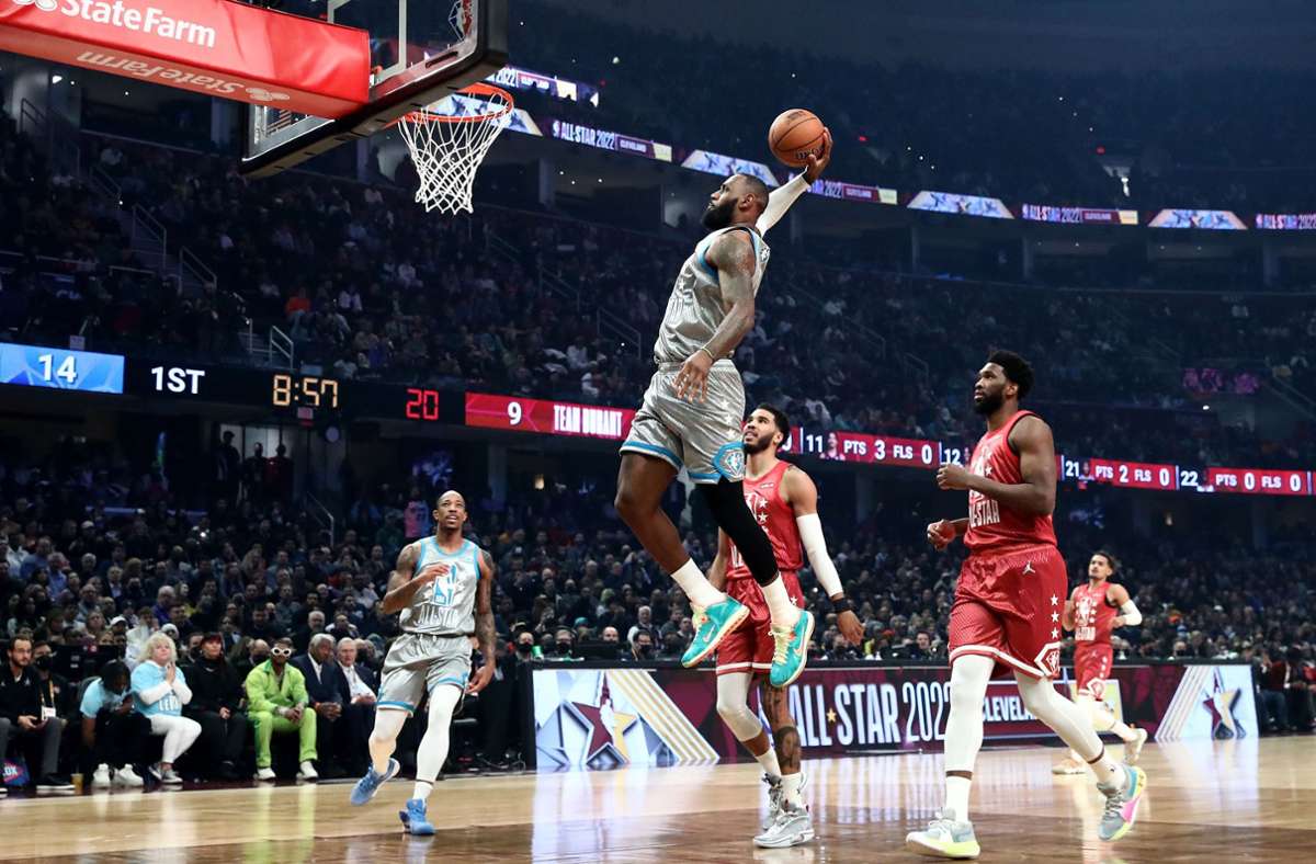 NBA All Star Game in Cleveland: Team LeBron gewinnt – Dirk Nowitzki glänzt als Co-Kommentator