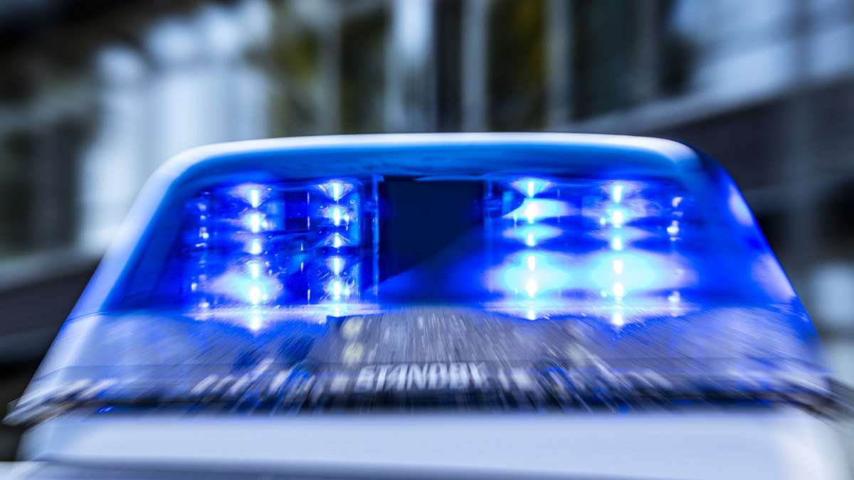 Karlsruhe: Mofa-Fahrer stürzt und wird lebensgefährlich verletzt