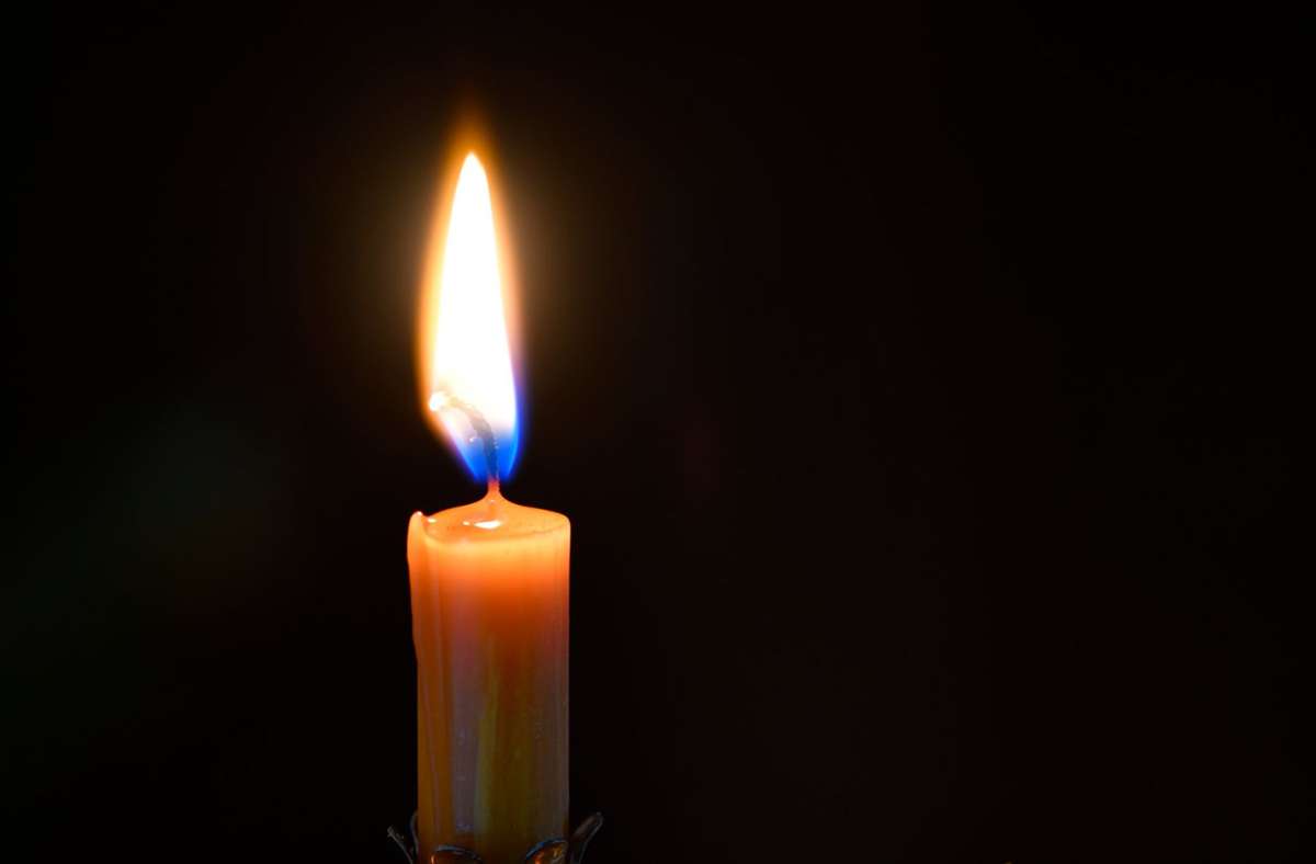 Mehrfamilienhaus Böblingen: Kerze löst Zimmerbrand aus
