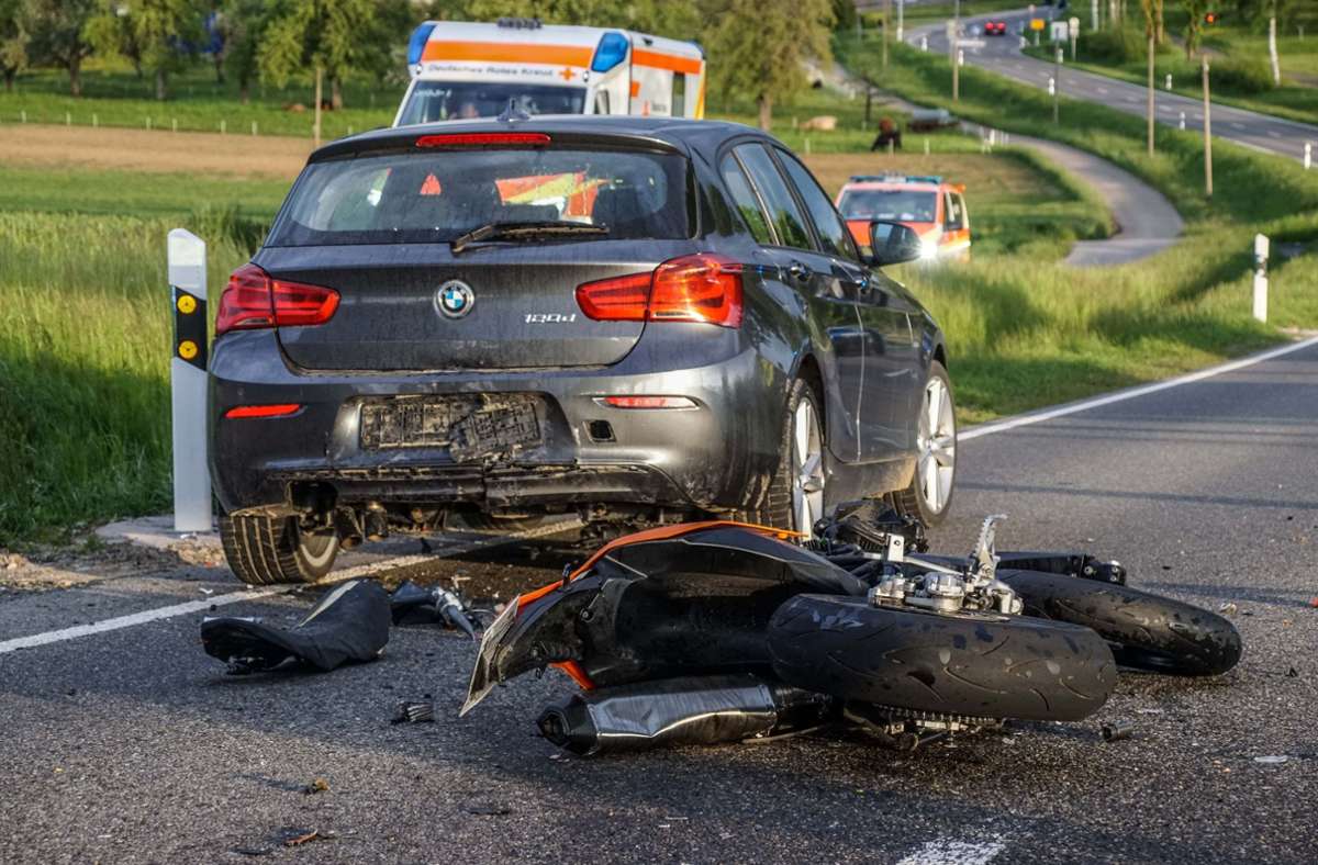 Gegen 19.15 Uhr ereignete sich ein tödlicher Unfall auf der Bundesstrasse 296 zwischen Deckenpfronn und Herrenberg-Oberjesingen.