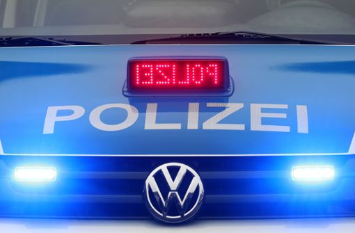 Die Polizei sucht Zeugen zu dem Vorfall (Symbolbild) Foto: dpa/Roland Weihrauch