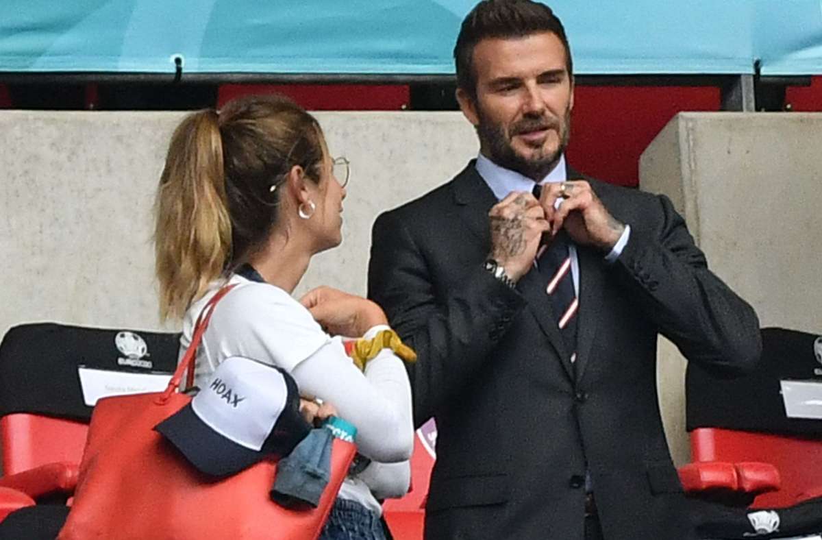 David Beckham im Gespräch mit einem Fan.