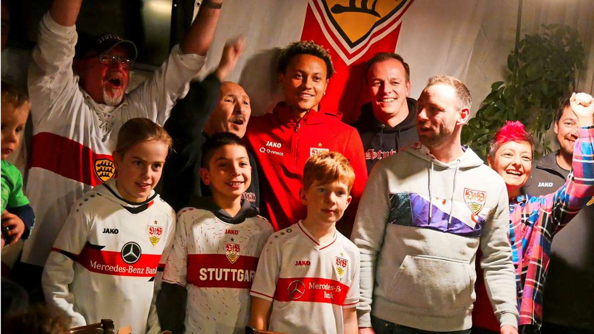 Fußball: VfB-Profi Roberto Massimo besucht Fanclub Supporter Atlantic Ehningen
