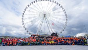 An die 1000 Helfer  fahren Riesenrad