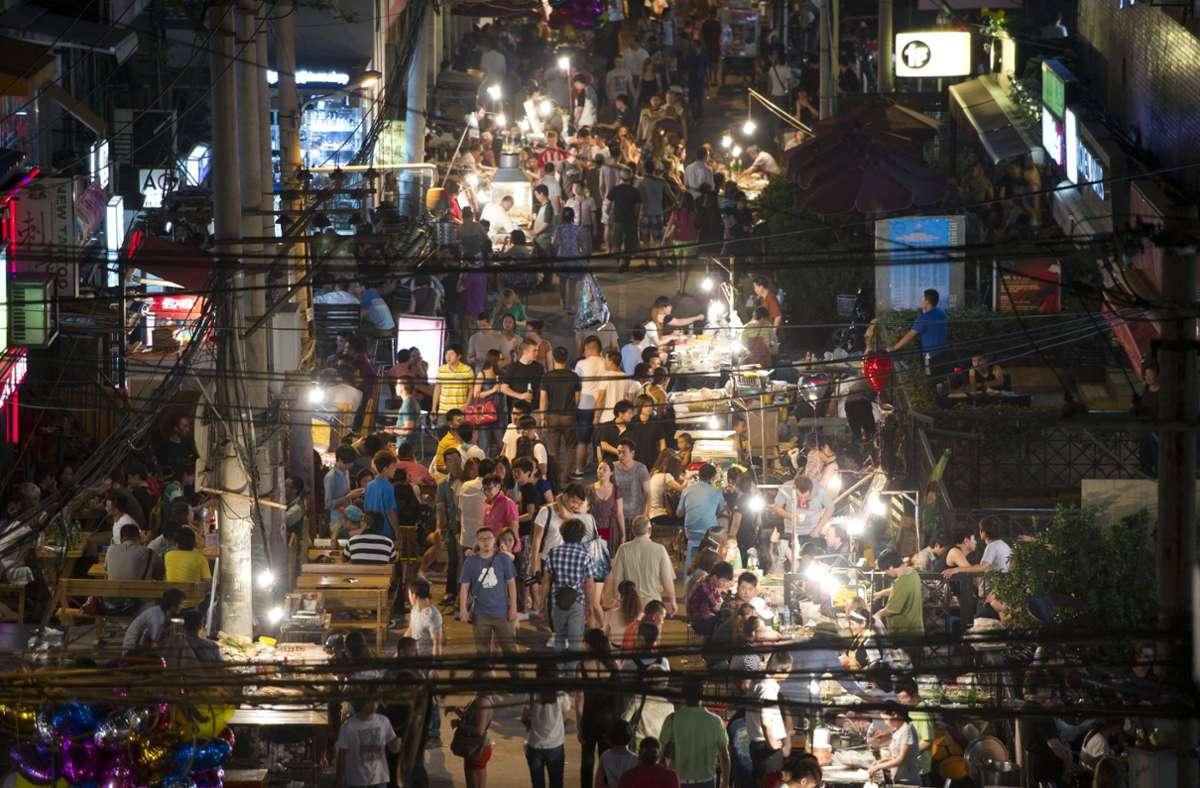 Nachtleben in China: In Pekings Bar-Meile gehen die Lichter aus