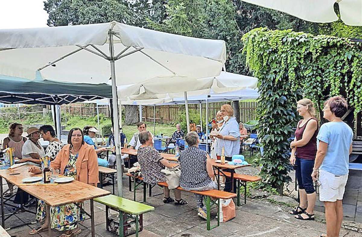 Café Volle Kanne in Sindelfingen: Ein Sommerfest als Geschenk für bedürftige Menschen