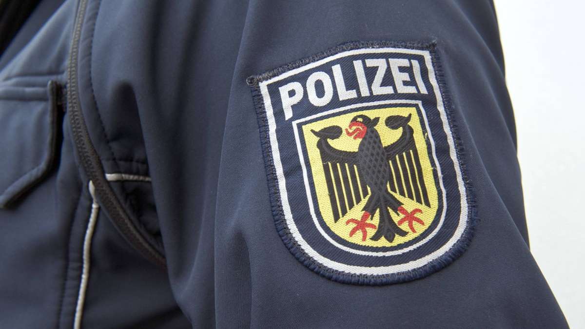 Betrunkener pöbelt am Bahnhof in Bietigheim: 44-Jähriger bedroht Polizisten