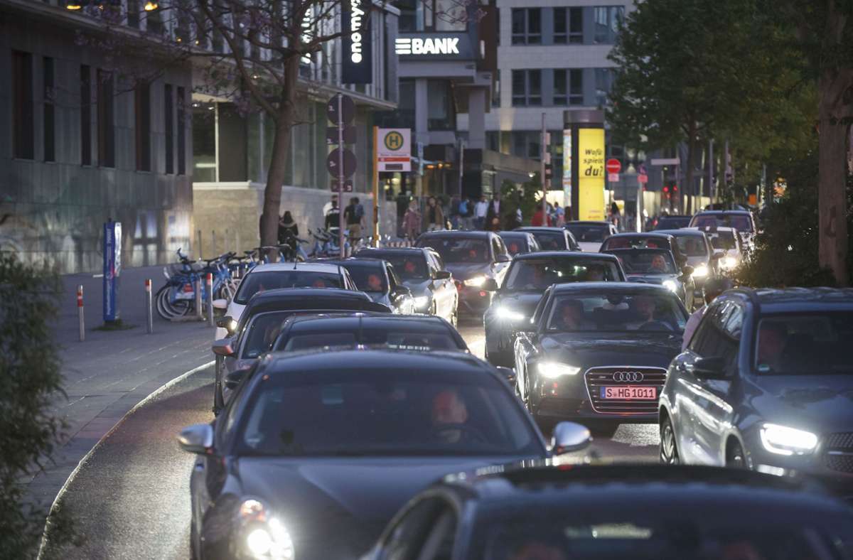 Studie zum Pkw-Bestand in Städten: Die Menschen wollen Auto fahren